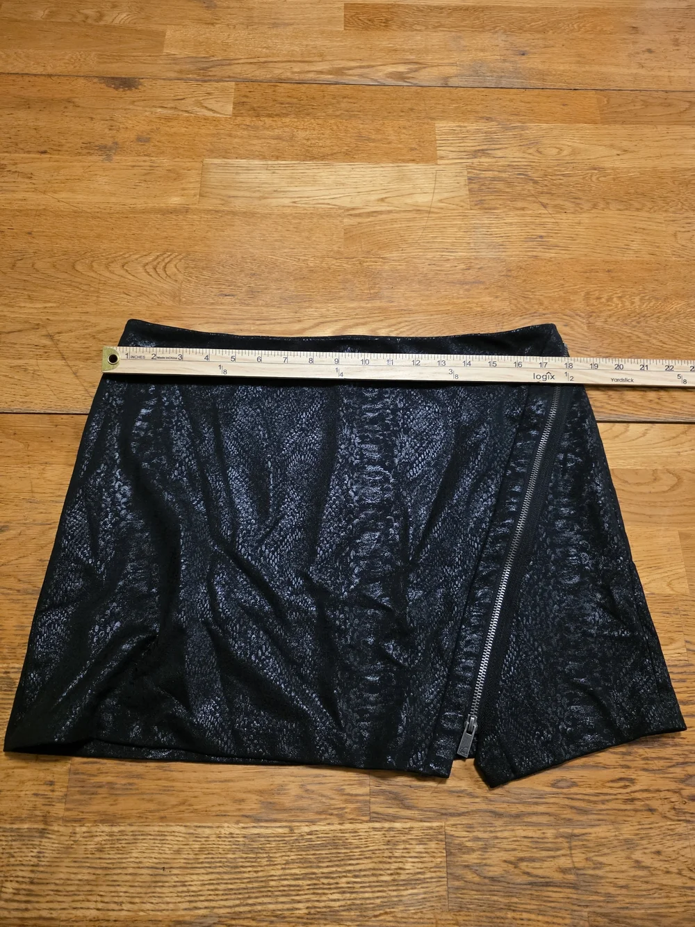 Vince Camuto Black Faux-Snakeskin Mini Skirt with Side Zip Detail